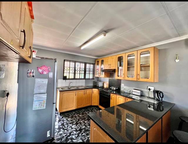 2 BEDROOM TOWNHOUSE FOR SALE IN LINCOLN MEADE